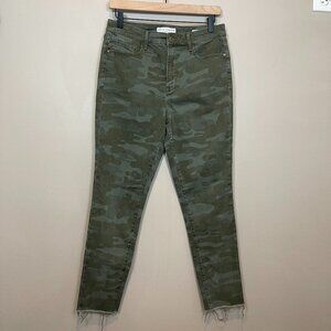 Social Standard by Sanctuary Camo High Rise Skinny Cropped Raw Hem Pants